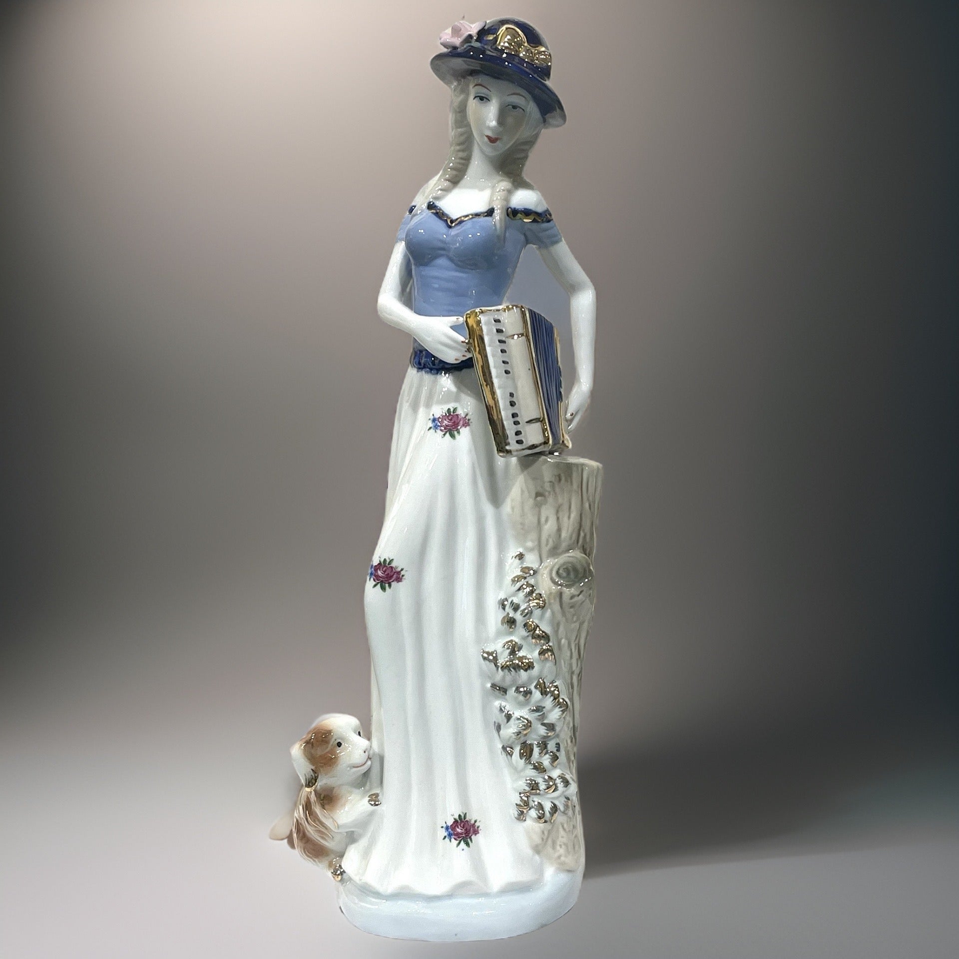 Figurine - Alice with an Accordion