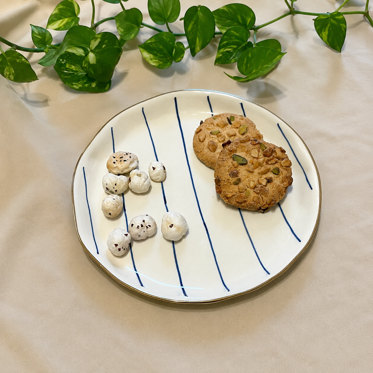 Golden Rim Snack Plate Straight Lines