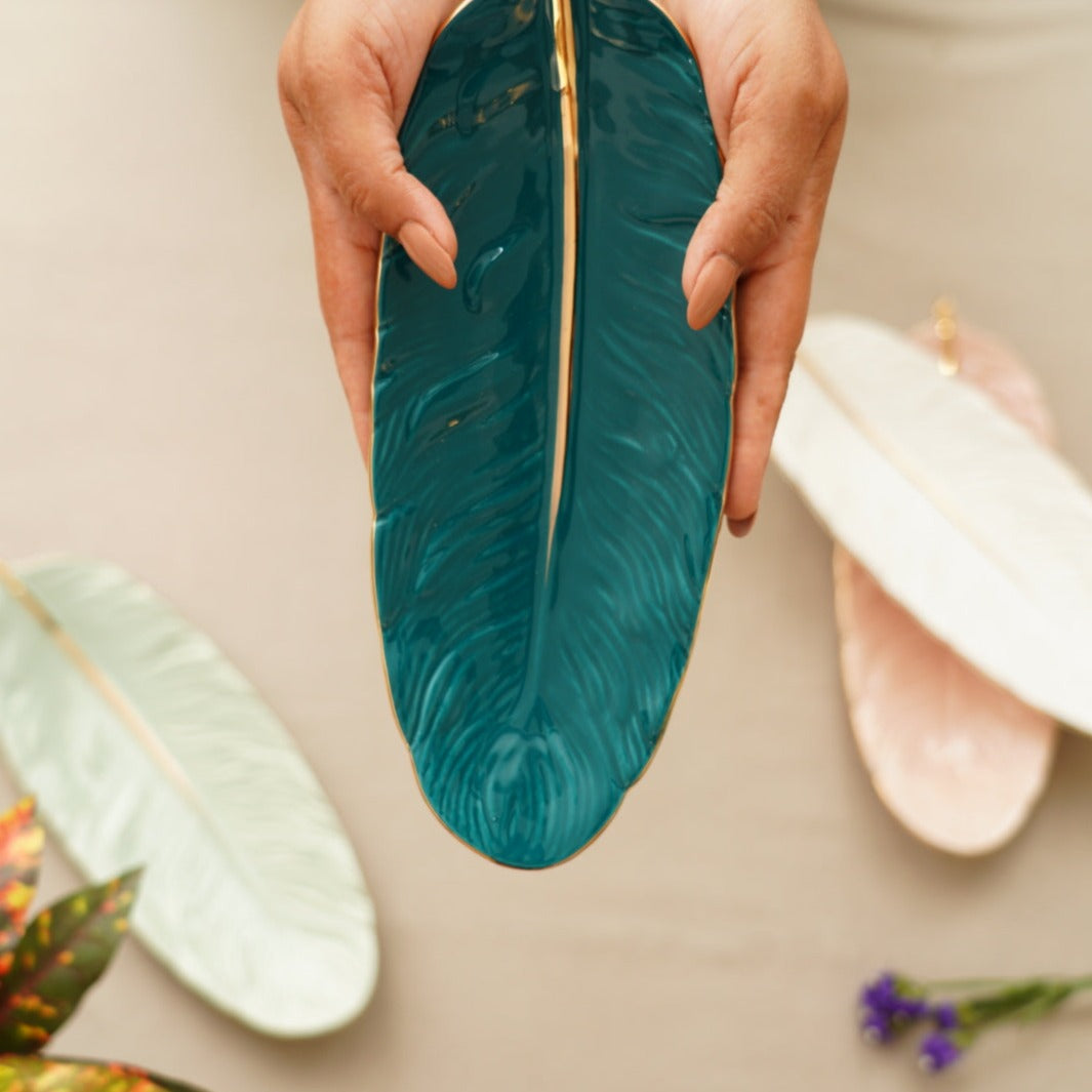 Elegance Leaf Tray with Gold Emerald