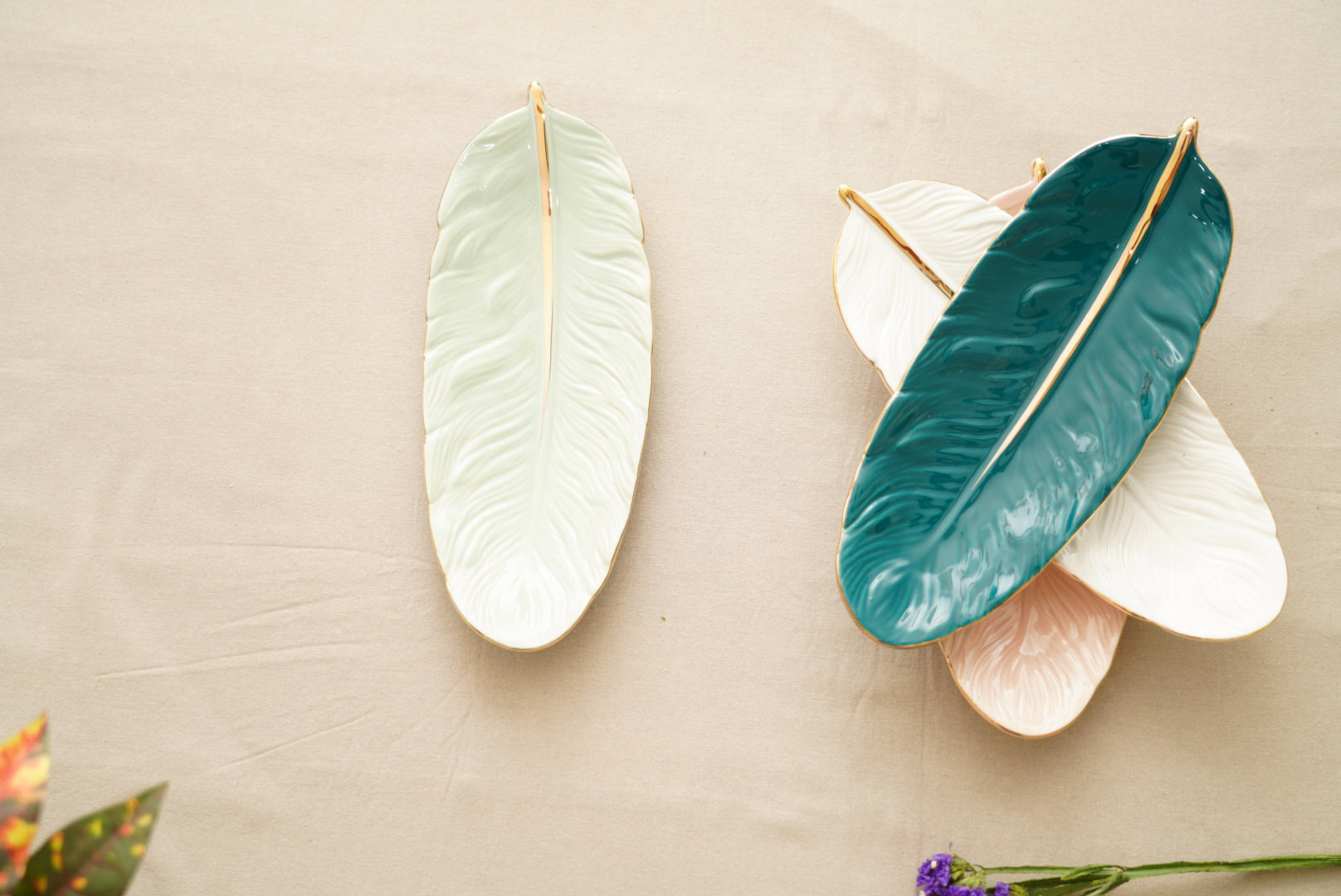 Elegance Leaf Tray with Gold Pink