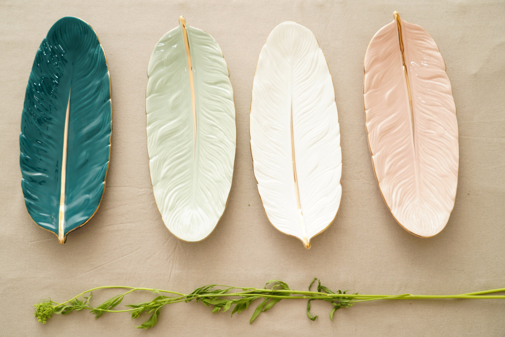 Elegance Leaf Tray with Gold Pink