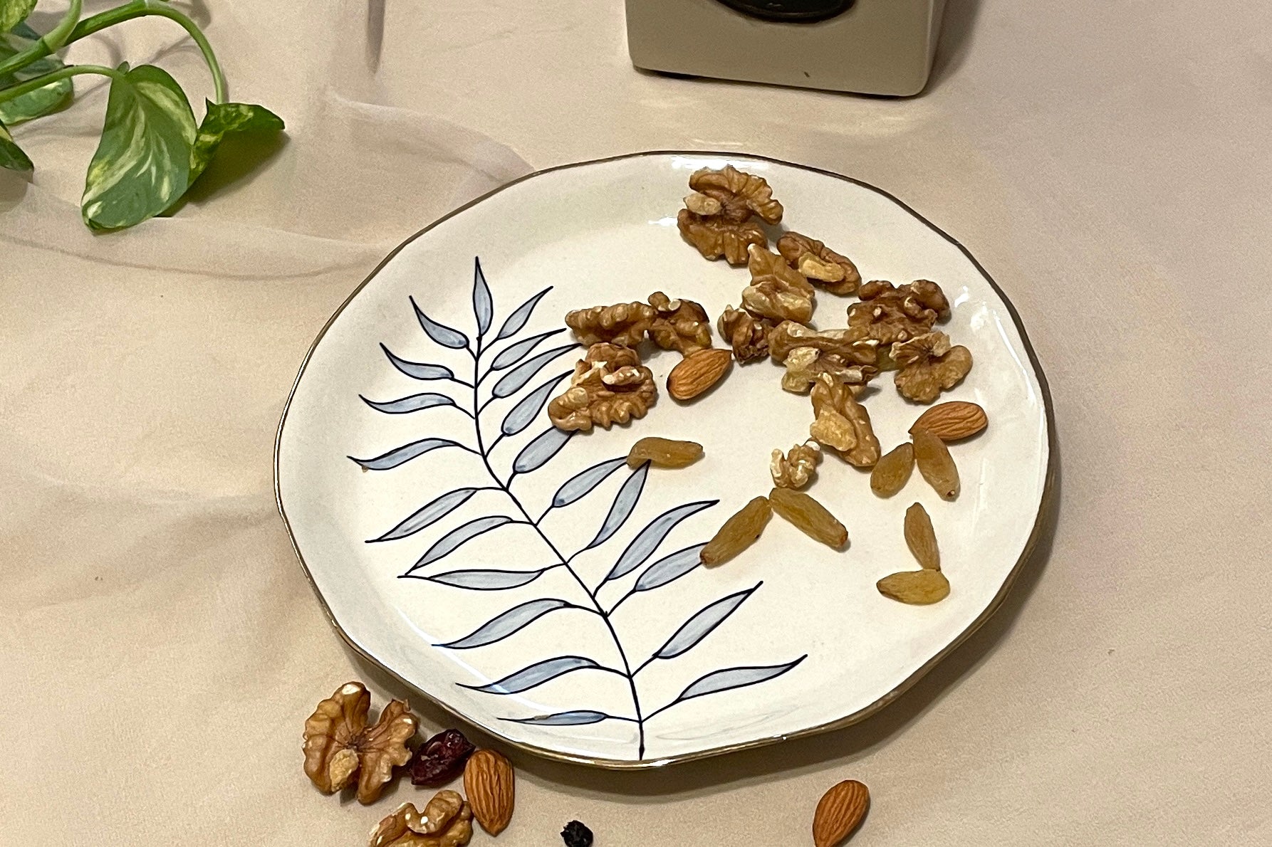 Golden Rim Snack Plate Single Leaf