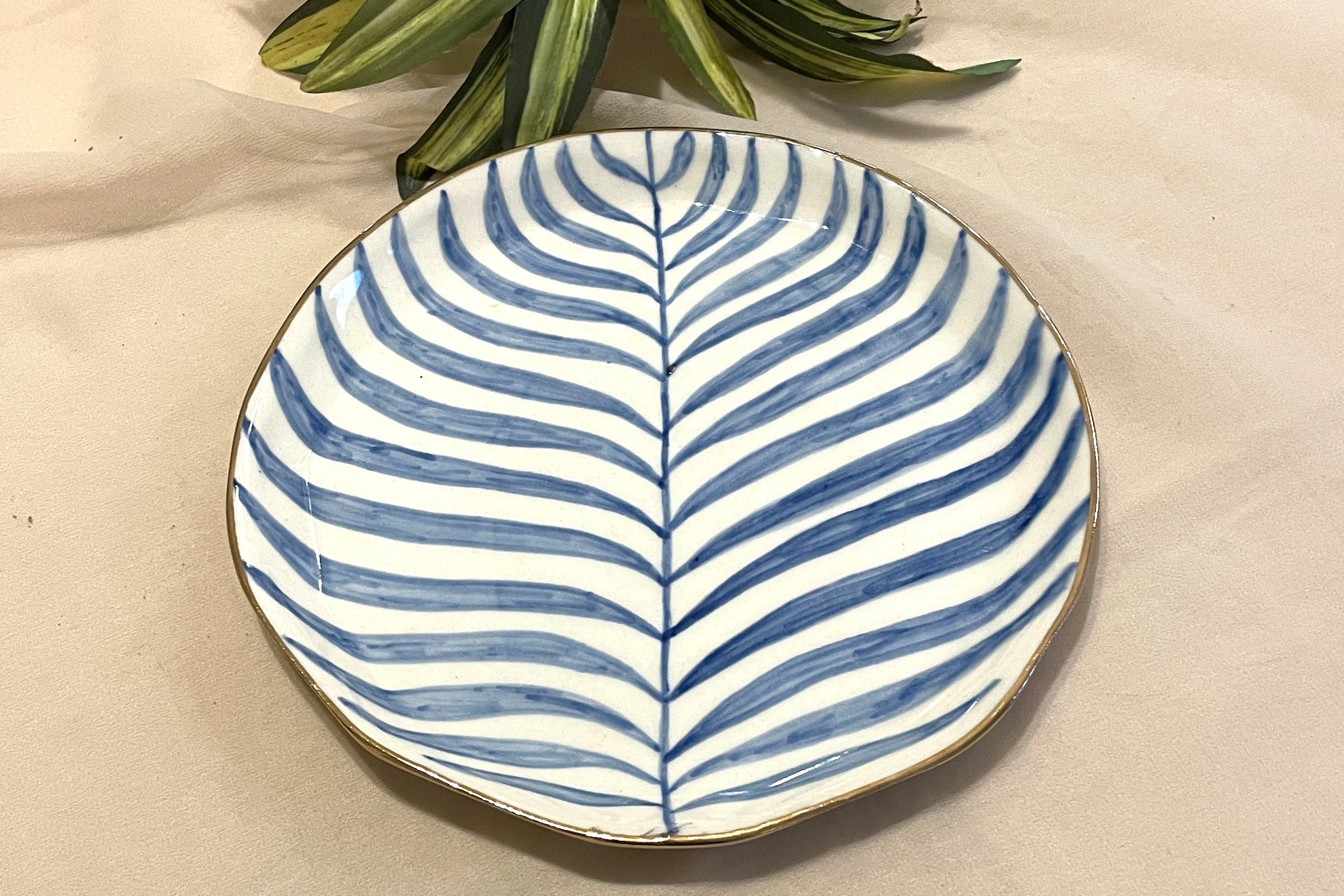 Golden Rim Snack Plate Large Leaf