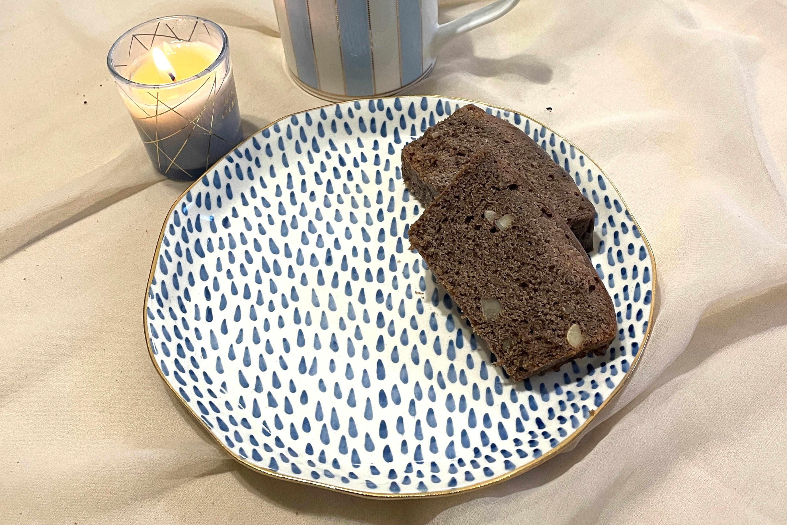 Golden Rim Snack Plate Falling Drops